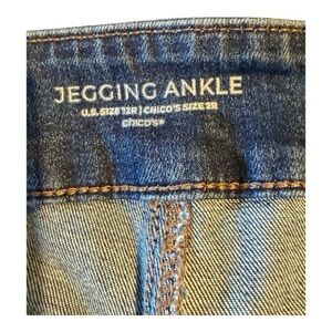 CHICO’S Blue Denim Cropped Jeans with Embellishments, size 12R